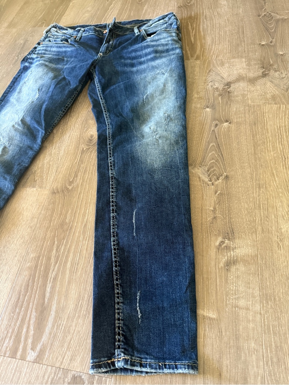 Silver Jeans Women's Bootcut Jeans in Distressed Medium Blue Wash - Picture 2 of 6
